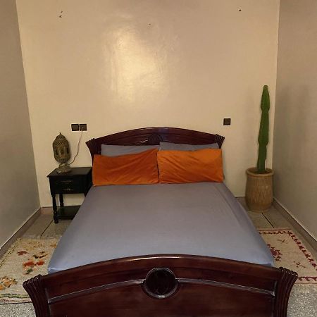 Emallayan Hostel 임수안 외부 사진