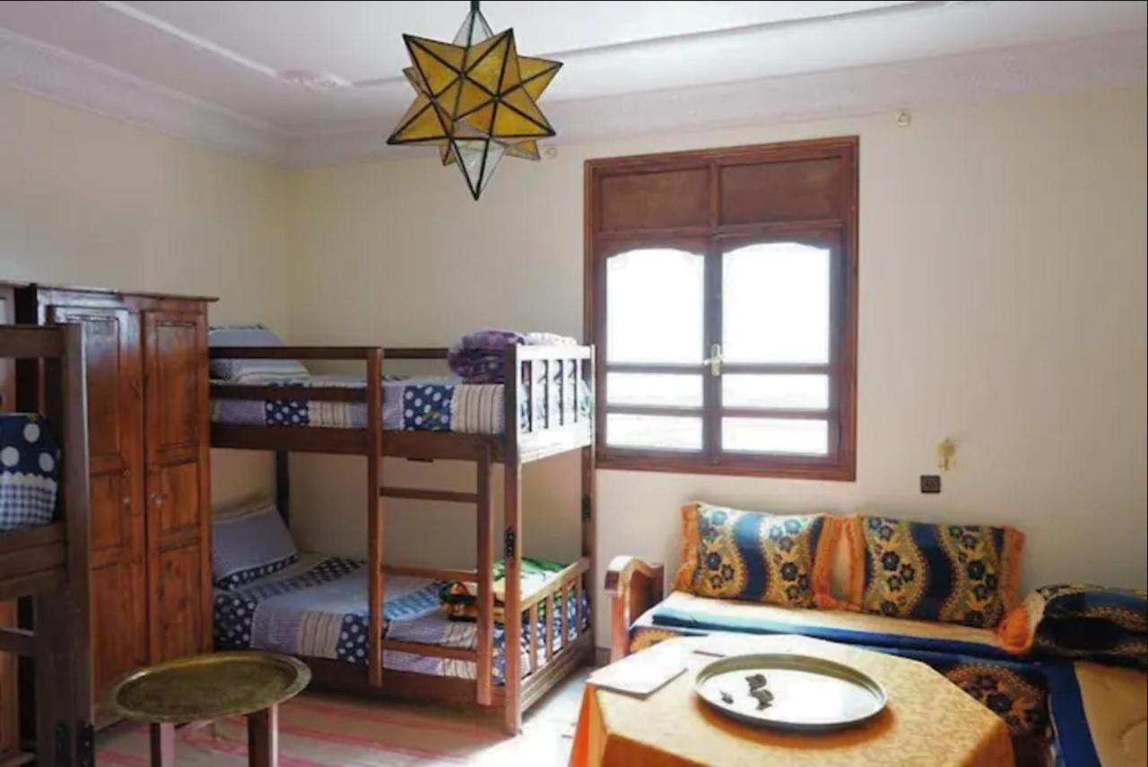 Emallayan Hostel 임수안 외부 사진
